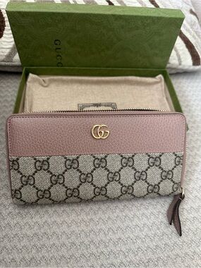 Gucci Pink GG Supreme Zip-Around Wallet with Gold Double G
